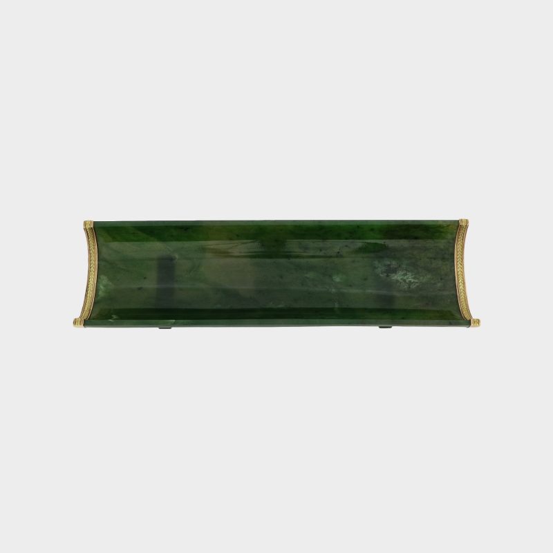 Russian nephrite pen tray, probably Faberge on two scrolling nephrite feet, each end applied with a gold laurel leaf border